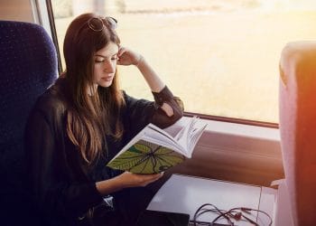 Por que algumas pessoas tem náusea ao ler em veículos em movimento