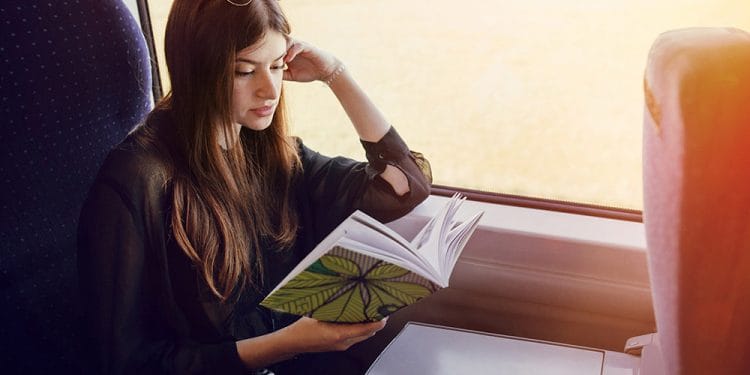 Por que algumas pessoas tem náusea ao ler em veículos em movimento