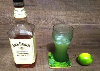 Faça JACK HONEY & LEMONADE, uma das minhas bebidas favoritas