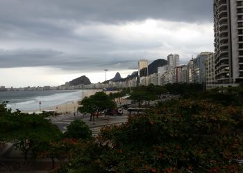 Praia do Leme, n o RJ