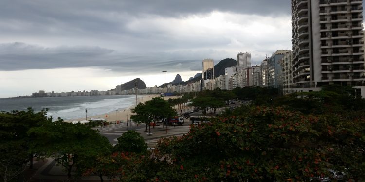 Praia do Leme, n o RJ
