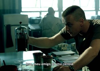 Falcão Negro Em Perigo