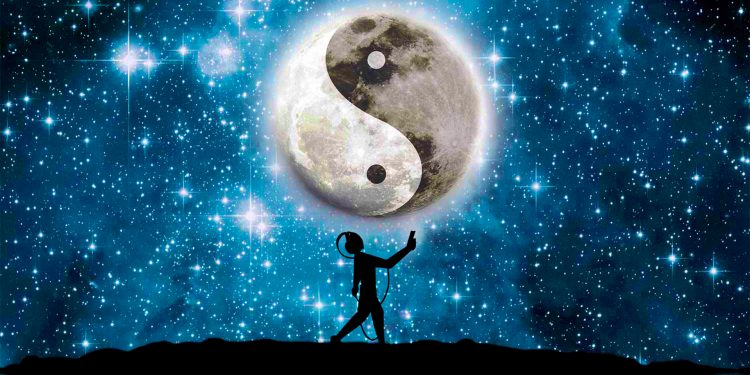 Caminhando com fones a noite