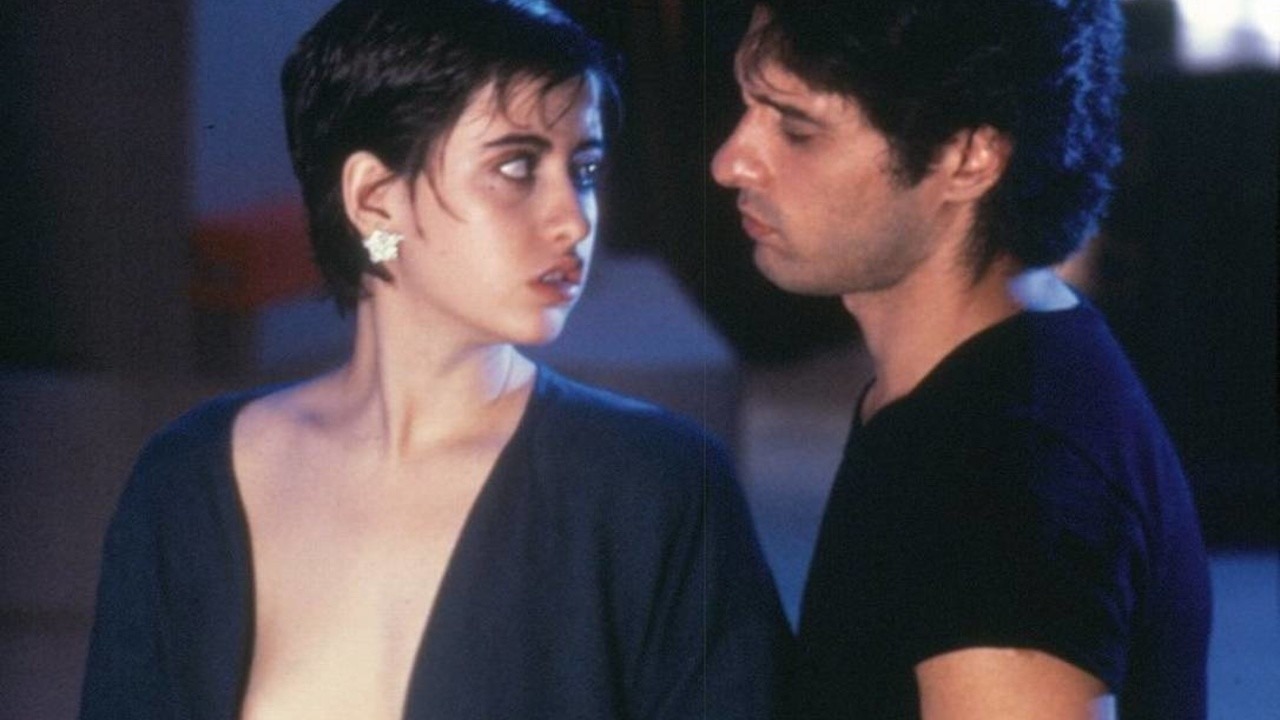 Cena do filme brasileiro Eu Sei que Vou te Amar (1986), mostrando a intensa interação entre os personagens de Fernanda Torres e Thales Pan Chacon.