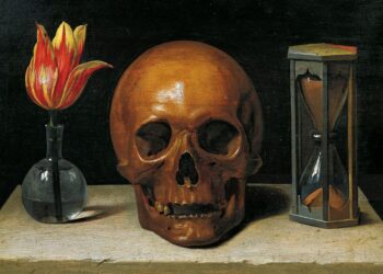 Uma pintura de natureza-morta no estilo Vanitas. No centro, uma caveira humana simboliza a morte. À esquerda, uma tulipa em um vaso de vidro representa a beleza passageira da vida. À direita, uma ampulheta marca a passagem do tempo. O fundo é escuro, destacando os três elementos que convidam à reflexão sobre a finitude.
