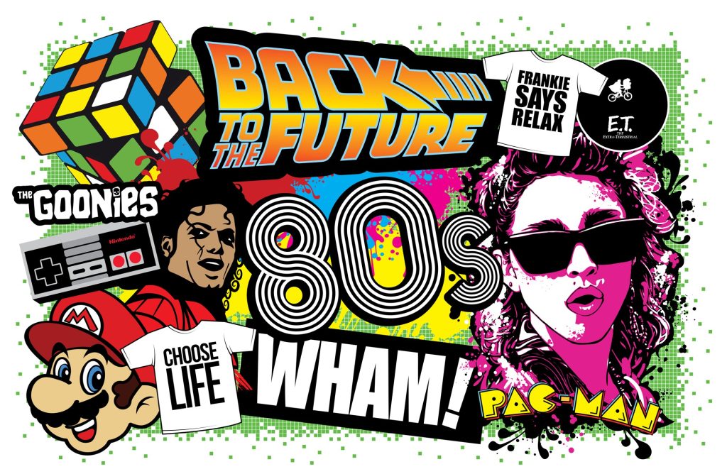 Colagem colorida com elementos da cultura pop dos anos 80, incluindo logótipos do Regresso ao Futuro, Os Goonies, Pac-Man, um cubo mágico, um comando da Nintendo, Super Mario e ícones da música da época.
