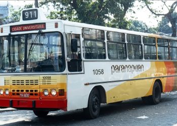Ônibus antigo da Transportes Paranapuan, linha 911 Bonsucesso x Cidade Universitária, em alta resolução.